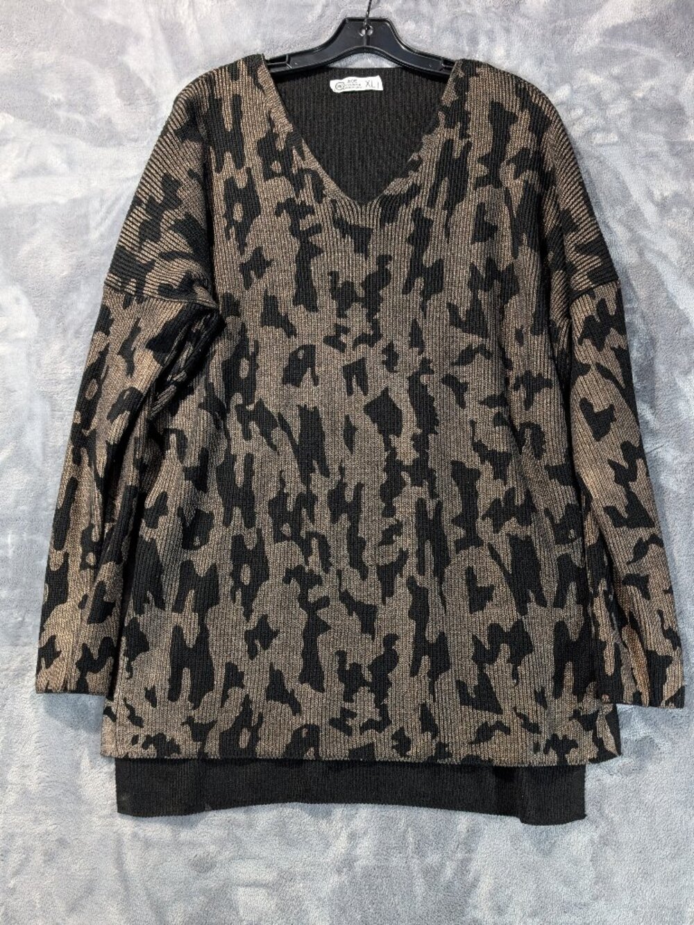 AQE Fashion Black Metallic Gold Abstract Animal Tunic Sweater Size XL
